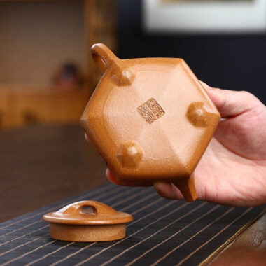 Full Handmade Yixing Zisha Teapot [Liufang Shi Piao Pot] (Wucai Lao Duan Ni – 230ml)