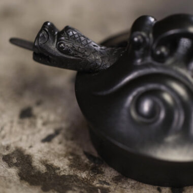 Full Handmade Yixing Zisha Teapot [Carp Dragon Pot] (Hei Ni – 170ml)