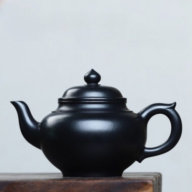 Full Handmade Yixing Zisha Teapot [Xiao Ying Pot] (Hei Ni – 280ml)