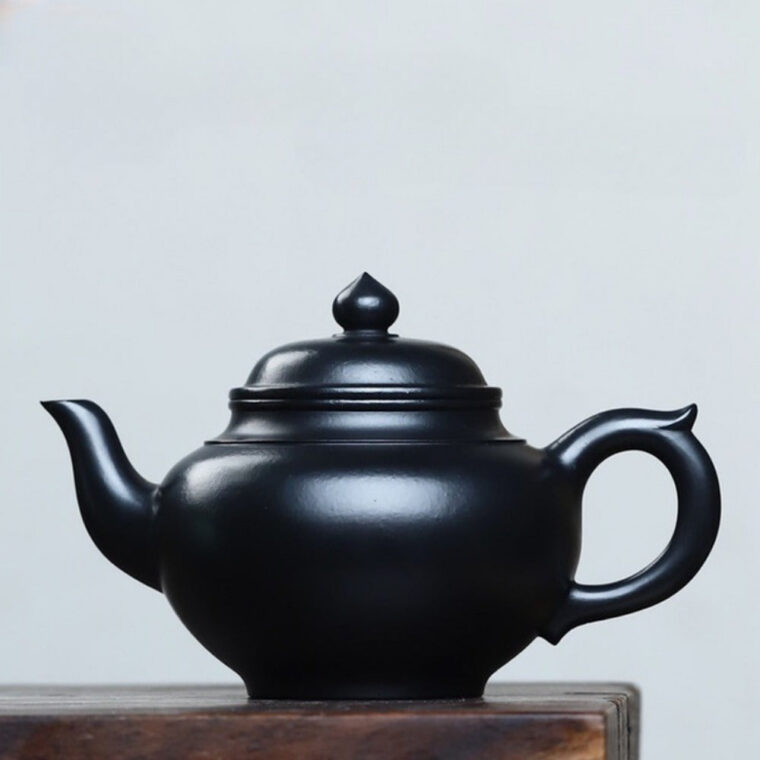 Full Handmade Yixing Zisha Teapot [Xiao Ying Pot] (Hei Ni – 280ml)