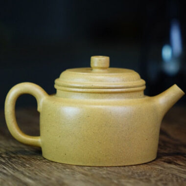 Full Handmade Yixing Zisha Teapot [Dezhong Pot] (Bensan Ni – 170ml)