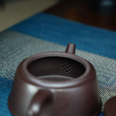 Full Handmade Yixing Zisha Teapot [Yu Zhao Pot] (Lao Zi Ni – 170ml)