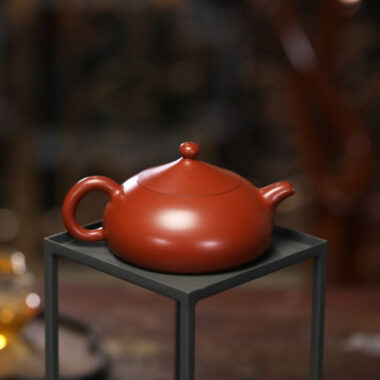 Full Handmade Yixing Zisha Teapot [Half Moon Pot] (Dahongpao – 170ml)