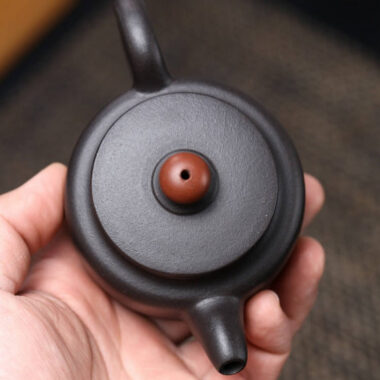 Full Handmade Yixing Zisha Teapot [Good Luck & Fortune] (Hei Ni – 140ml)
