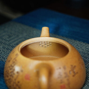 Full Handmade Yixing Zisha Teapot [Half Moon Pot] (Wucai Lao Duan Ni – 200ml)