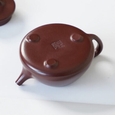 Full Handmade Yixing Zisha Teapot [Ping Gai Shi Piao Pot] (Zi Zhu Ni – 170ml)