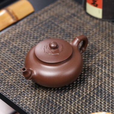 Full Handmade Yixing Zisha Teapot [Elegant Bamboo Pot] (Zi Ni – 300ml)