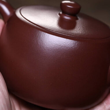 Full Handmade Yixing Zisha Teapot [Ping Gai Zhi Liu Pot] (Lao Zi Ni – 250ml)