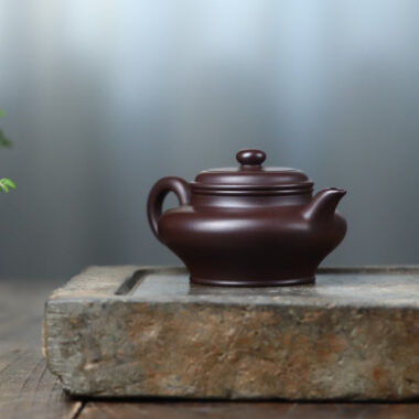 Full Handmade Yixing Zisha Teapot [Xu Bian Pot] ( Lao Zi Ni – 190ml)