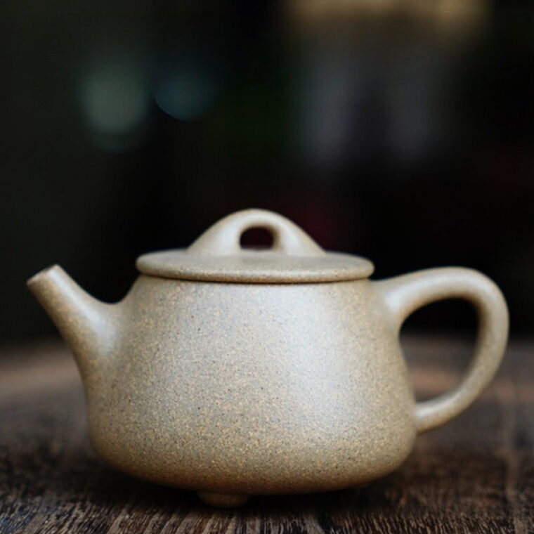 Full Handmade Yixing Zisha Teapot [Gao Shi Piao Pot] (Qing Duan Ni – 190ml)