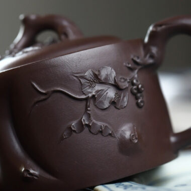 Full Handmade Yixing Zisha Teapot [Grape Stump Pot] (Lao Zi Ni – 180ml)