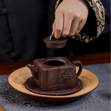 Full Handmade Yixing Zisha Teapot [Gao Peng Man Zuo] (Lao Zi Ni – 180ml)
