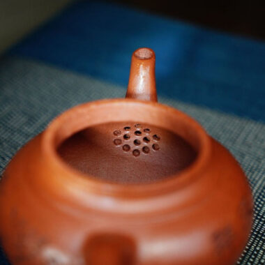 Full Handmade Yixing Zisha Teapot [Xiao Ying Pot] (Li Pi Zhu Ni – 230ml)