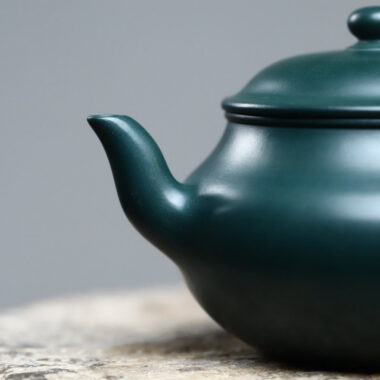 Full Handmade Yixing Zisha Teapot [Gao Pan Pot] (Minguo Lu Ni- 330ml)