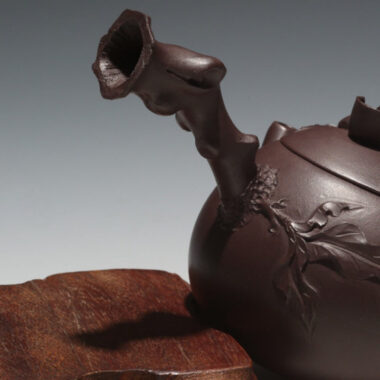 Full Handmade Yixing Zisha Teapot [Peach Side Handle Pot] (Lao Zi Ni – 170/230ml)