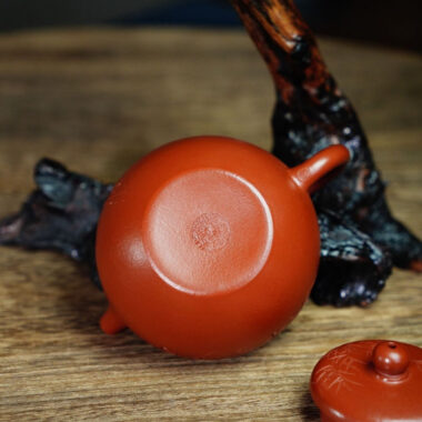 Full Handmade Yixing Zisha Teapot [Hua Ying Pot] (Zhu Ni – 150ml)