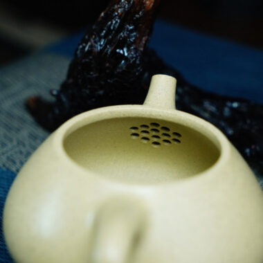 Full Handmade Yixing Zisha Teapot [Jingzhou Shi Piao Pot] (Benson Lu Ni – 200ml)