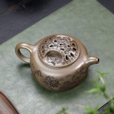 Yixing Zisha Teapot [Guanshan Niu Gai Pot] (Chenxiang Ni Firewood Firing – 700ml)