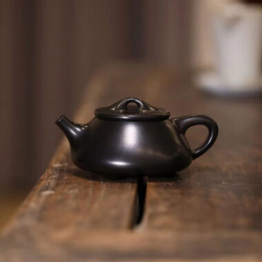 Full Handmade Yixing Zisha Teapot [Jingzhou Shi Piao Pot] (Hei Ni – 180/250ml)