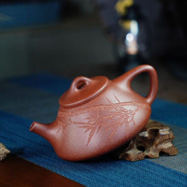 Full Handmade Yixing Zisha Teapot [Ziye Shi Piao Pot] (Jiang Po Ni – 310ml)