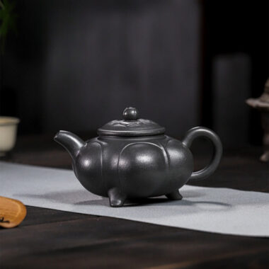 Full Handmade Yixing Zisha Teapot [Lianhua Ding] (Tian Qing Ni – 320ml)