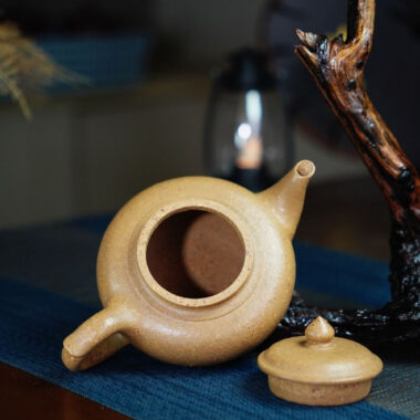 Full Handmade Yixing Zisha Teapot [Xiao Ying Pot] (Duan Ni – 270ml)