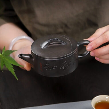 Full Handmade Yixing Zisha Teapot [Zhi Xiang Hanwa] (Tian Qing Ni – 200ml)