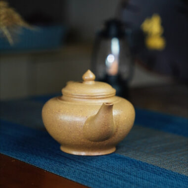 Full Handmade Yixing Zisha Teapot [Xiao Ying Pot] (Duan Ni – 270ml)