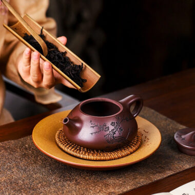 Full Handmade Yixing Zisha Teapot [Nafu Shi Piao] (Shi Hong – 340ml)