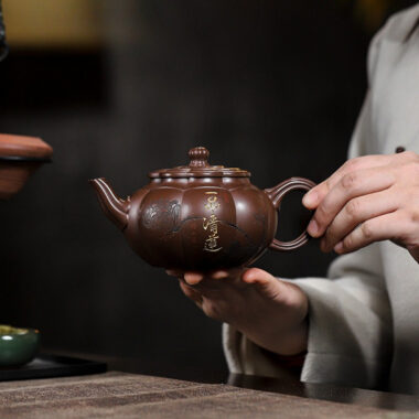 Full Handmade Yixing Zisha Teapot [Yipin Qing Lian] (Lao Ge Zi Ni – 350ml)