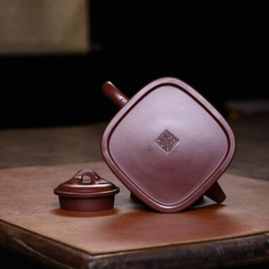 Full Handmade Yixing Zisha Teapot [Ruyi Pot] (Di Cao Qing – 370ml)