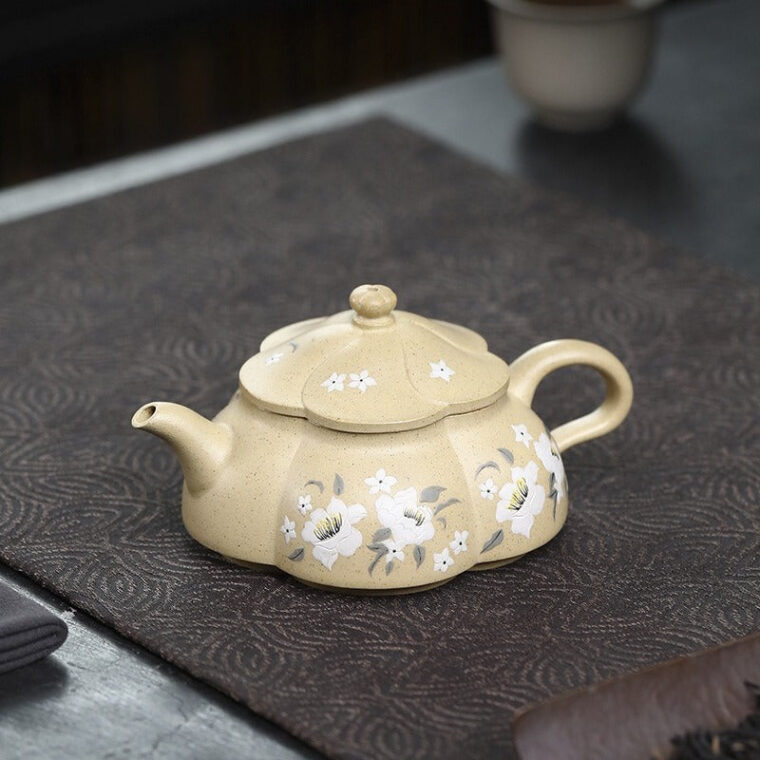 Full Handmade Yixing Zisha Teapot [Yin Cui] (Bensan Lu Ni – 120ml)