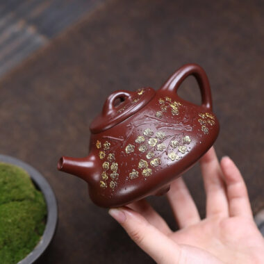 Yixing Zisha Teapot [Plum Blossom Ziye Shi Piao] (Hong Pi Long – 270ml)