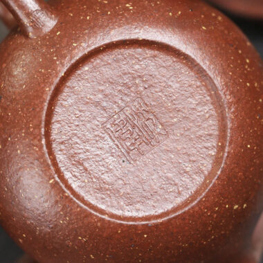 Full Handmade Yixing Zisha Teapot [Bian Fu] (Tao Hua Ni – 200ml)
