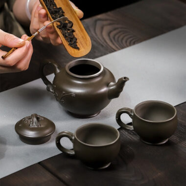 Full Handmade Yixing Zisha Teapot Set [Mei Bao Chun] (Feicui Qing Zi Ni – 320ml)