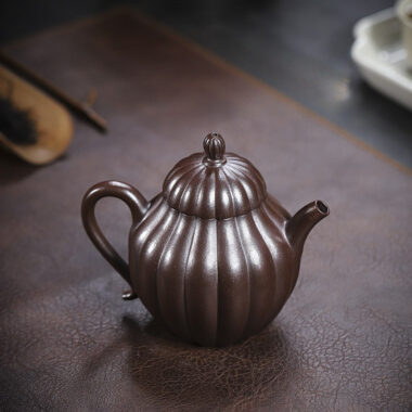 Full Handmade Yixing Zisha Teapot [Ling Hua Qiu Shui] (Jin Sha Zi Ni – 200ml)