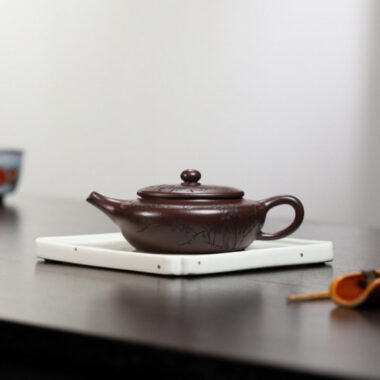 Yixing Zisha Teapot [Han Ying Bian Chen] (Zi Ni – 160ml)