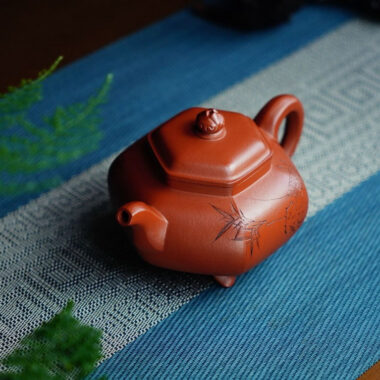 Full Handmade Yixing Zisha Teapot [San Fen Tian Xia Pot] (Zhu Ni – 280ml)