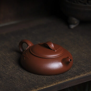 Full Handmade Yixing Zisha Teapot [Yu Zhu] (Hong Pi Long – 140ml)