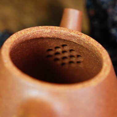 Full Handmade Yixing Zisha Teapot [Gao Shi Piao Pot] (Jiang Po Ni – 230ml)