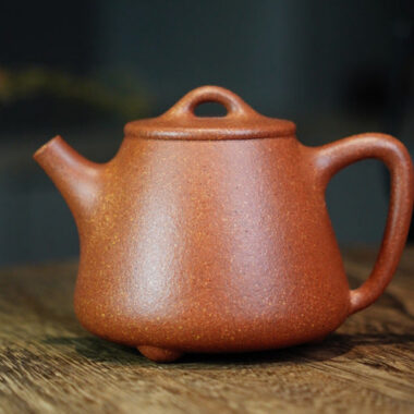 Full Handmade Yixing Zisha Teapot [Gao Shi Piao Pot] (Jiang Po Ni – 230ml)