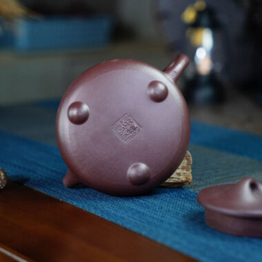 Full Handmade Yixing Zisha Teapot [Jingzhou Shi Piao Pot – Shan Shui] (Zi Ni – 230ml)