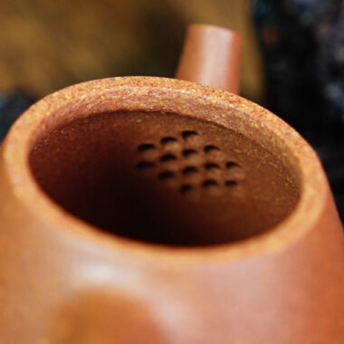 Full Handmade Yixing Zisha Teapot [Gao Shi Piao Pot] (Jiang Po Ni – 230ml)