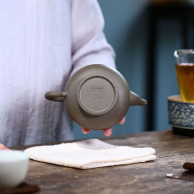 Yixing Zisha Teapot [Gao Pan Hu] (Xue Ke Qing – 300ml)
