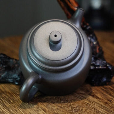 Full Handmade Yixing Zisha Teapot [Dezhong Pot] (Qinghui Ni – 190ml)