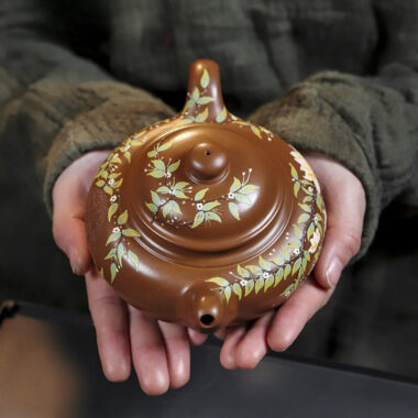 Full Handmade Yixing Zisha Teapot [Chun Hua Qiu Shi] (Yi Jin  Zi Ni – 470ml)