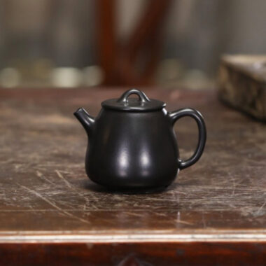 Full Handmade Yixing Zisha Teapot [Gao Shi Piao Pot] (Hei Ni – 200ml)