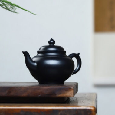 Full Handmade Yixing Zisha Teapot [Xiao Ying Pot] (Hei Ni – 280ml)