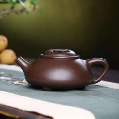Full Handmade Yixing Zisha Teapot [Niu Gai Shi Piao Pot] (Lao Zi Ni – 260ml)
