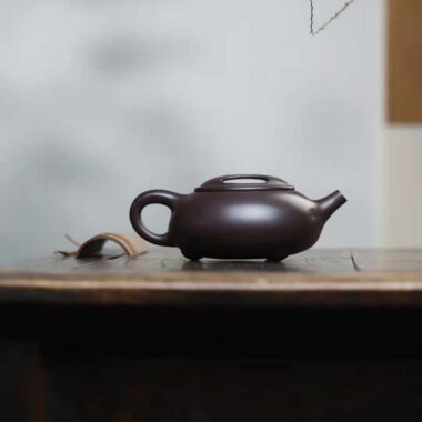 Full Handmade Yixing Zisha Teapot [Niu Gai Shi Piao Pot] (Lao Zi Ni – 250/420ml)